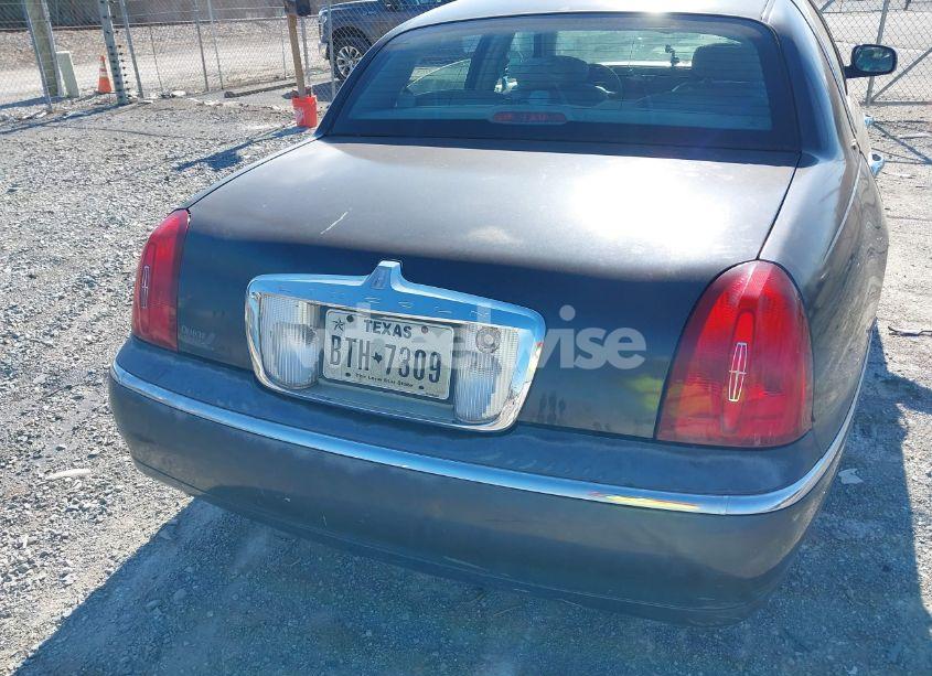 Photo 6 of 2001 Lincoln Town CAR SIGNATURE (VIN 1LNHM82W21Y640992)