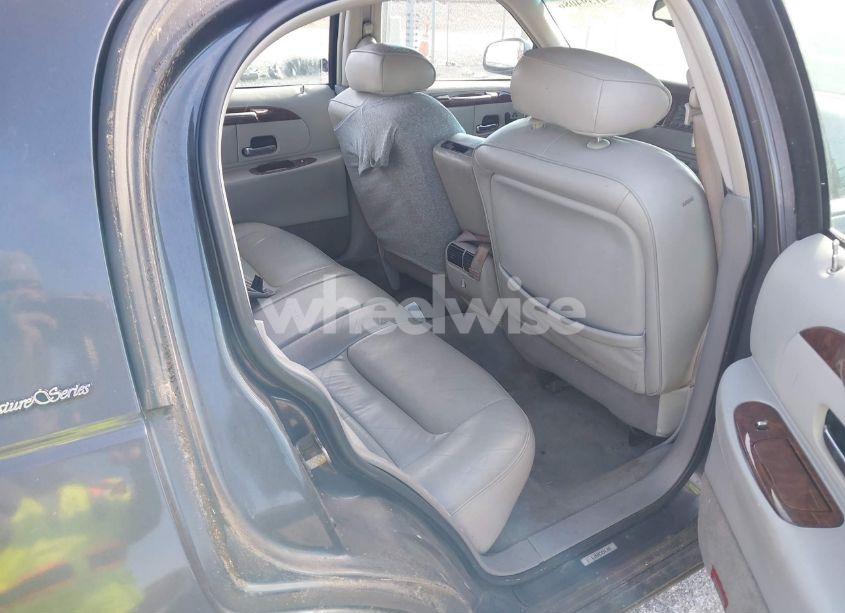 Photo 8 of 2001 Lincoln Town CAR SIGNATURE (VIN 1LNHM82W21Y640992)