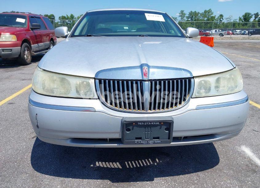 Photo 6 of 2002 Lincoln Town CAR SIG. PREM./SIGNATURE (VIN 1LNHM82W22Y639231)