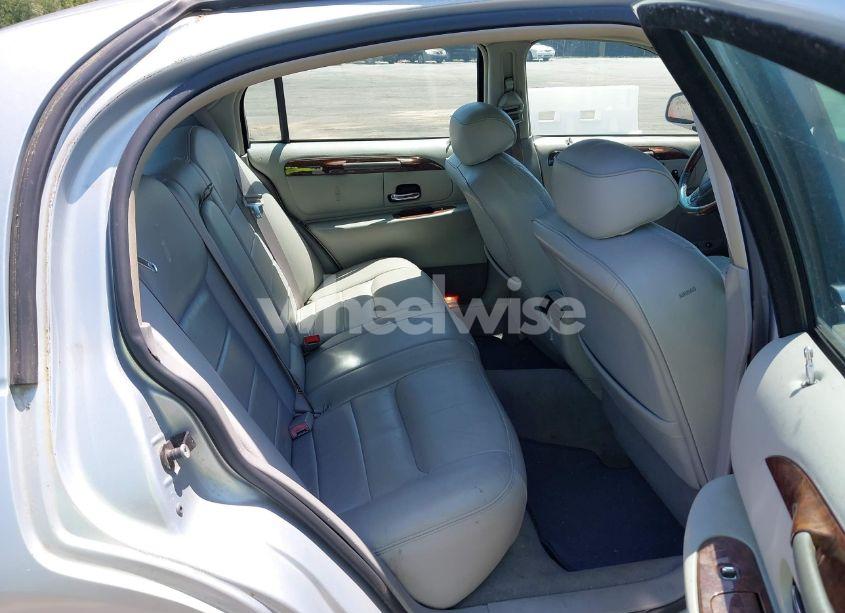 Photo 8 of 2002 Lincoln Town CAR SIG. PREM./SIGNATURE (VIN 1LNHM82W22Y639231)