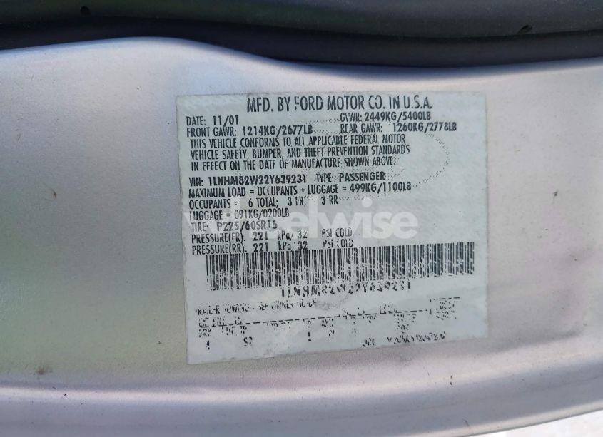 Photo 9 of 2002 Lincoln Town CAR SIG. PREM./SIGNATURE (VIN 1LNHM82W22Y639231)