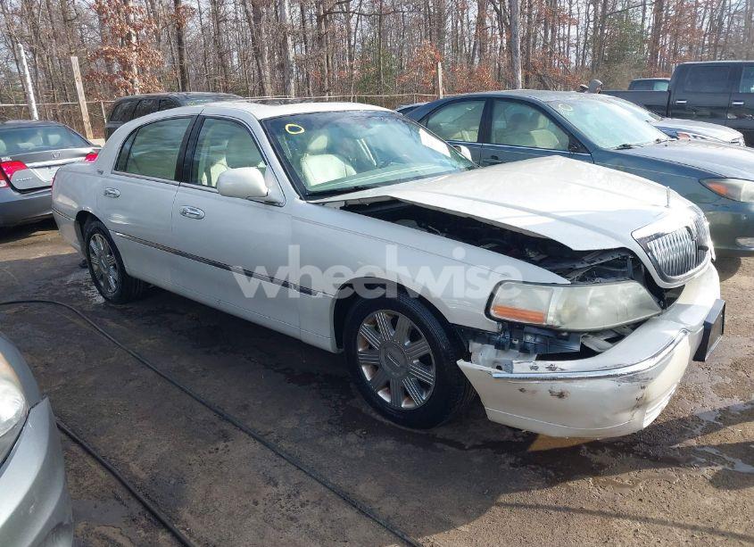 2005 Lincoln Town CAR SIGNATURE LIMITED (VIN 1LNHM82W25Y649407) main photo