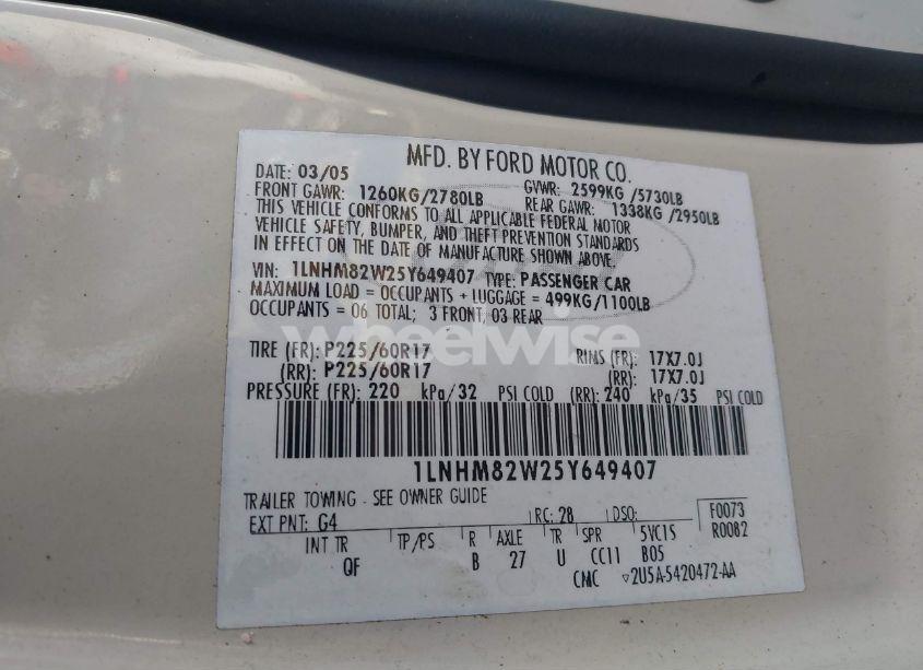 Photo 9 of 2005 Lincoln Town CAR SIGNATURE LIMITED (VIN 1LNHM82W25Y649407)