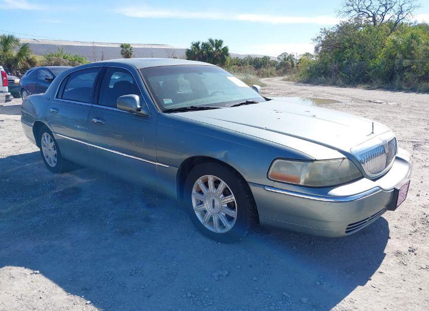 2006 Lincoln Town CAR SIGNATURE LIMITED (VIN 1LNHM82W26Y650123) main photo