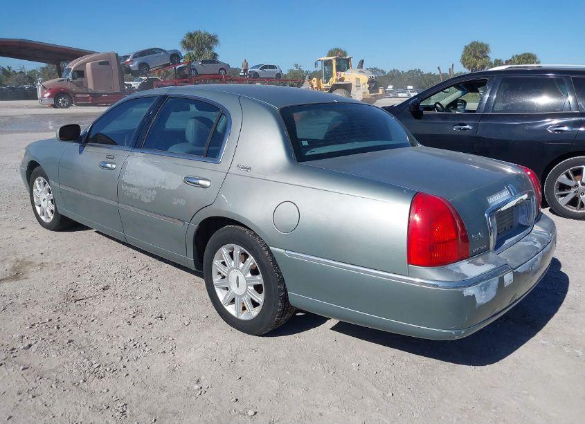 Photo 3 of 2006 Lincoln Town CAR SIGNATURE LIMITED (VIN 1LNHM82W26Y650123)