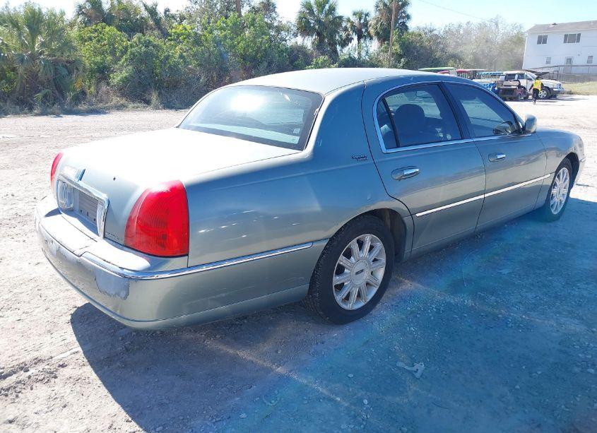 Photo 4 of 2006 Lincoln Town CAR SIGNATURE LIMITED (VIN 1LNHM82W26Y650123)