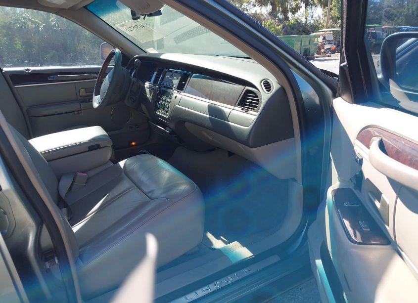 Photo 5 of 2006 Lincoln Town CAR SIGNATURE LIMITED (VIN 1LNHM82W26Y650123)