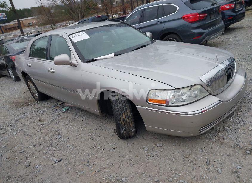 2007 Lincoln Town CAR SIGNATURE LIMITED (VIN 1LNHM82W27Y635977) main photo