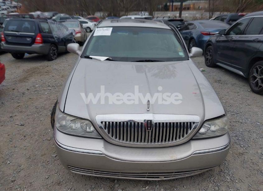 Photo 12 of 2007 Lincoln Town CAR SIGNATURE LIMITED (VIN 1LNHM82W27Y635977)
