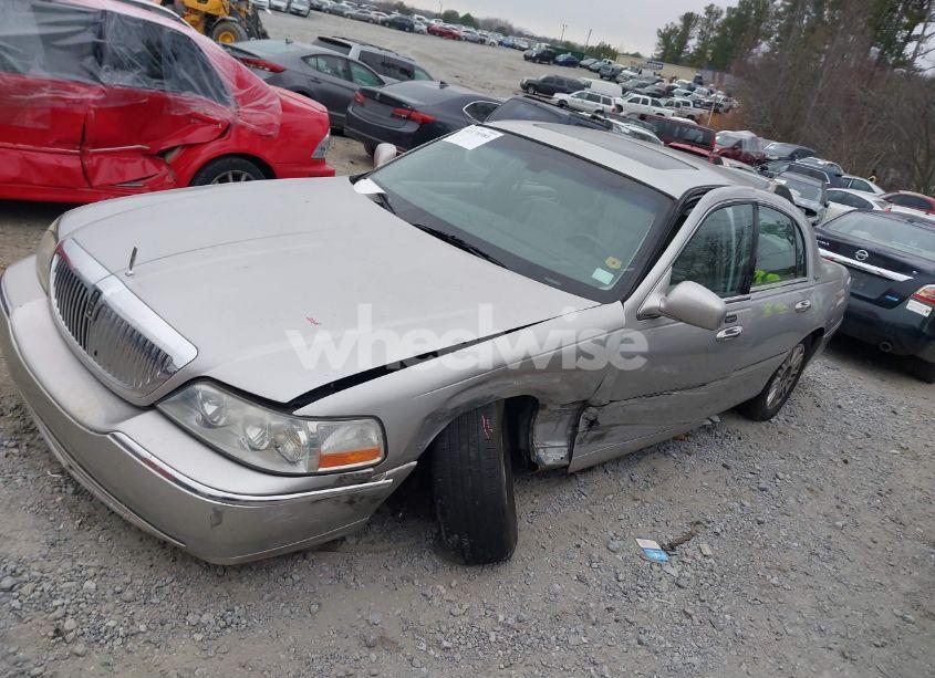 Photo 14 of 2007 Lincoln Town CAR SIGNATURE LIMITED (VIN 1LNHM82W27Y635977)