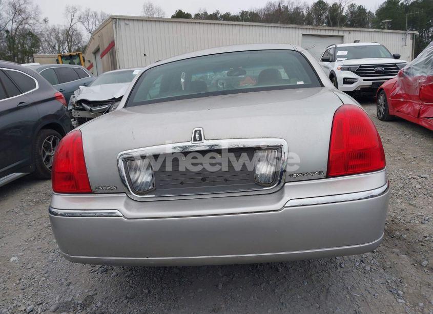 Photo 16 of 2007 Lincoln Town CAR SIGNATURE LIMITED (VIN 1LNHM82W27Y635977)