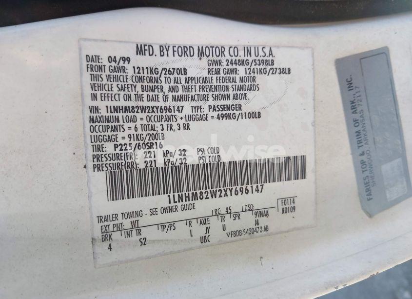 Photo 9 of 1999 Lincoln Town CAR SIGNATURE (VIN 1LNHM82W2XY696147)