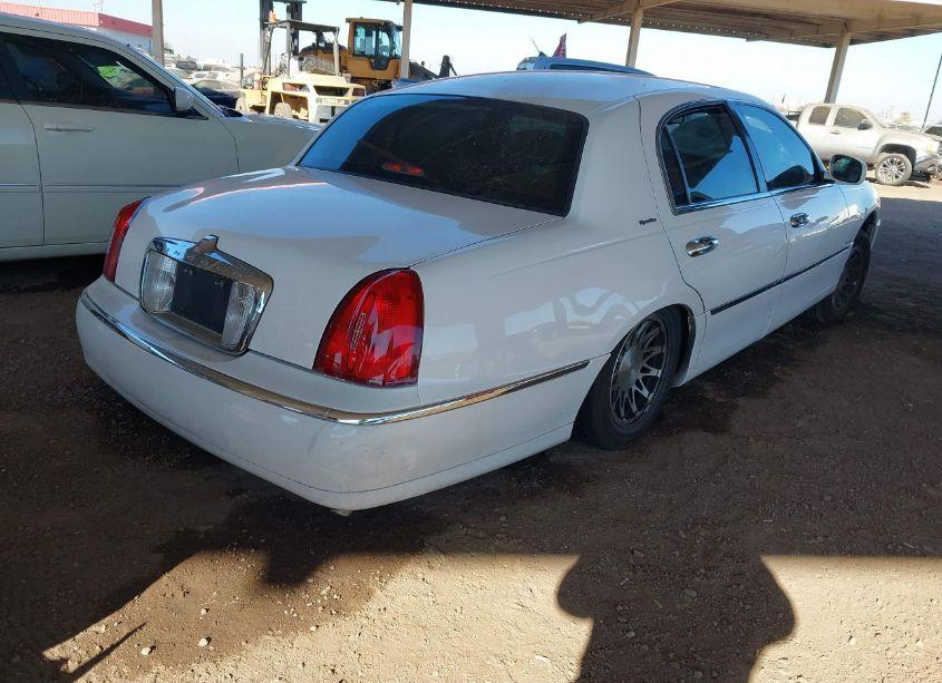 Photo 4 of 2000 Lincoln Town CAR SIGNATURE (VIN 1LNHM82W2YY933866)