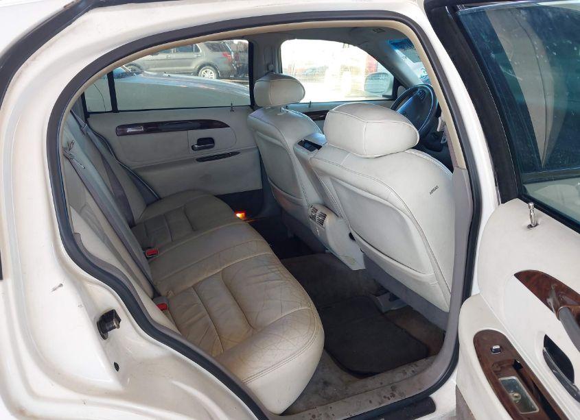 Photo 8 of 2000 Lincoln Town CAR SIGNATURE (VIN 1LNHM82W2YY933866)