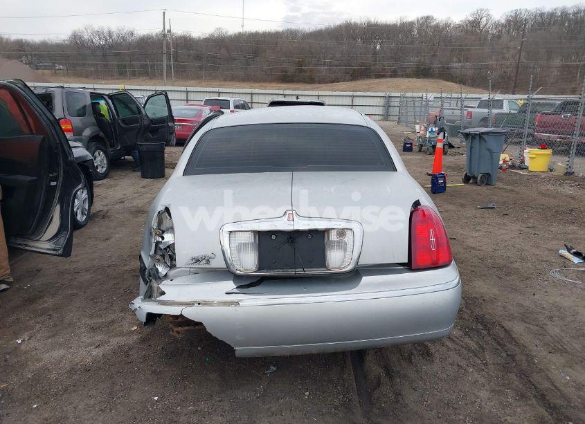 Photo 15 of 2001 Lincoln Town CAR SIGNATURE (VIN 1LNHM82W31Y609511)