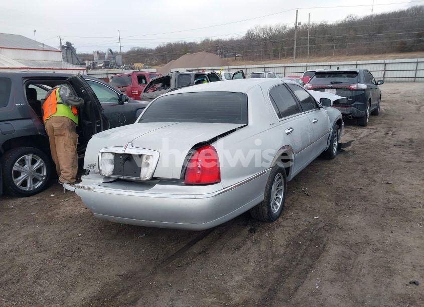 Photo 4 of 2001 Lincoln Town CAR SIGNATURE (VIN 1LNHM82W31Y609511)