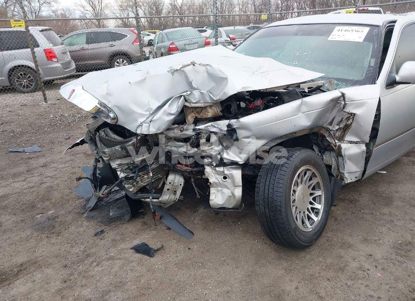 Photo 6 of 2001 Lincoln Town CAR SIGNATURE (VIN 1LNHM82W31Y609511)