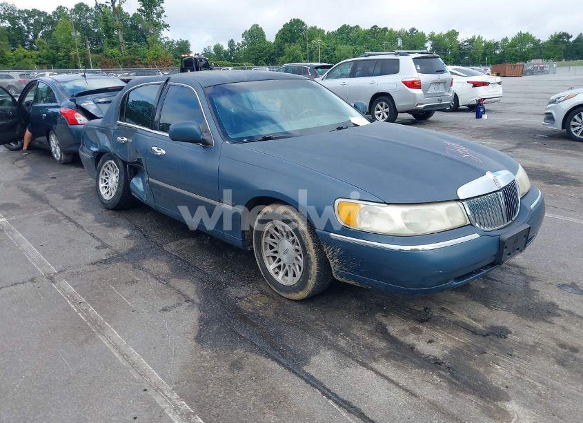 2001 Lincoln Town CAR SIGNATURE (VIN 1LNHM82W31Y671765) main photo