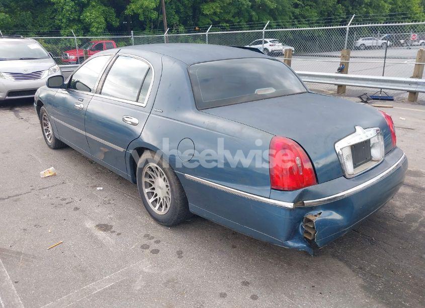 Photo 3 of 2001 Lincoln Town CAR SIGNATURE (VIN 1LNHM82W31Y671765)