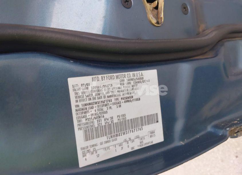 Photo 9 of 2001 Lincoln Town CAR SIGNATURE (VIN 1LNHM82W31Y671765)