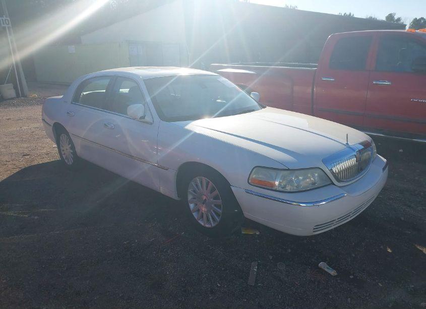 2003 Lincoln Town CAR SIGNATURE (VIN 1LNHM82W33Y609818) main photo