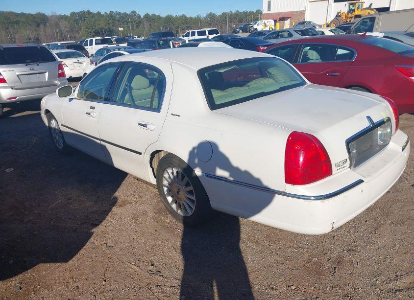 Photo 3 of 2003 Lincoln Town CAR SIGNATURE (VIN 1LNHM82W33Y609818)