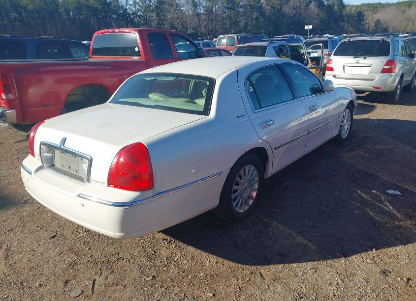 Photo 4 of 2003 Lincoln Town CAR SIGNATURE (VIN 1LNHM82W33Y609818)