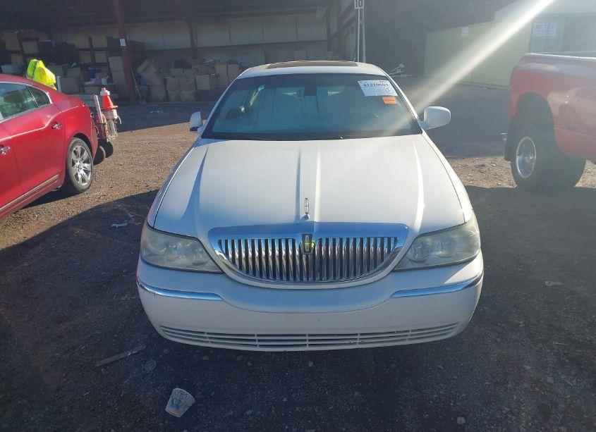 Photo 6 of 2003 Lincoln Town CAR SIGNATURE (VIN 1LNHM82W33Y609818)