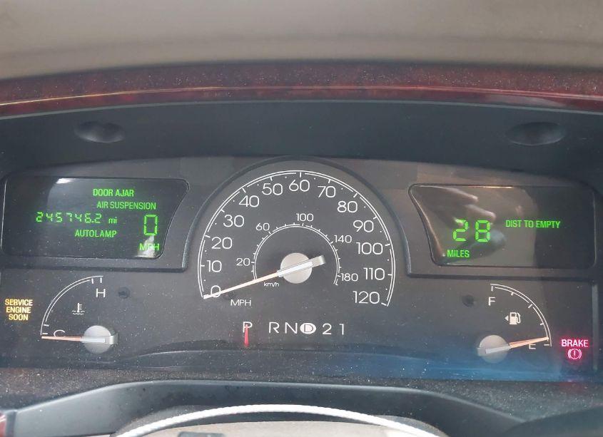 Photo 7 of 2003 Lincoln Town CAR SIGNATURE (VIN 1LNHM82W33Y609818)