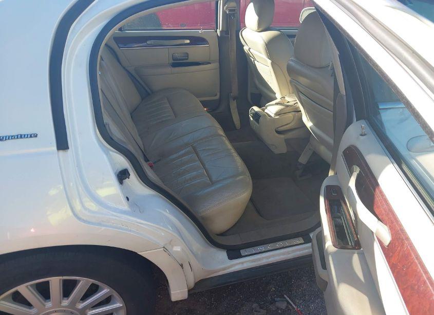 Photo 8 of 2003 Lincoln Town CAR SIGNATURE (VIN 1LNHM82W33Y609818)