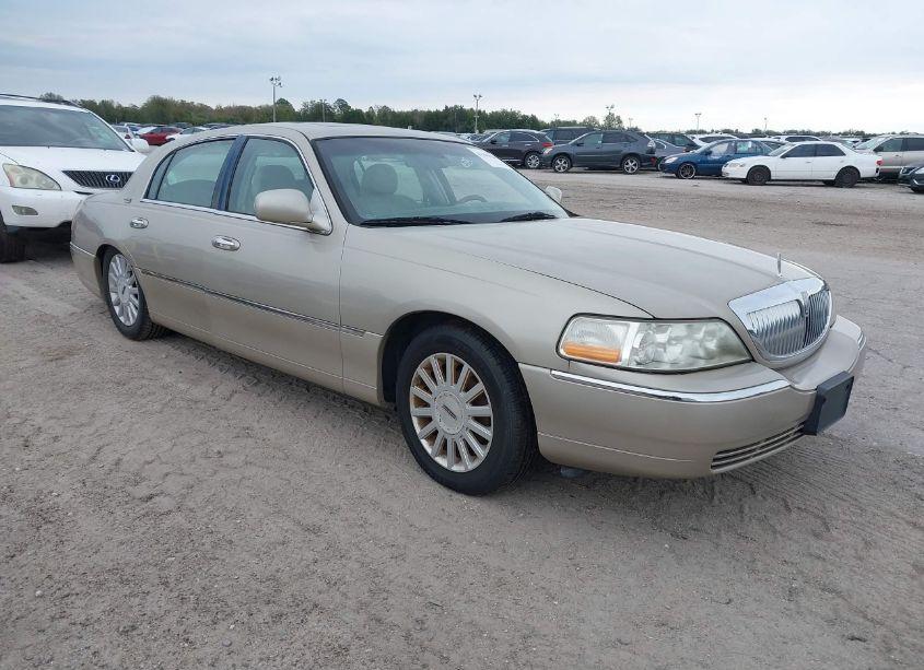 2005 Lincoln Town CAR SIGNATURE LIMITED (VIN 1LNHM82W35Y622684) main photo