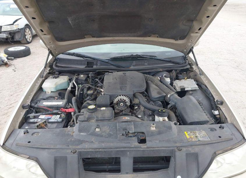 Photo 10 of 2005 Lincoln Town CAR SIGNATURE LIMITED (VIN 1LNHM82W35Y622684)