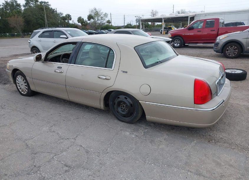 Photo 3 of 2005 Lincoln Town CAR SIGNATURE LIMITED (VIN 1LNHM82W35Y622684)
