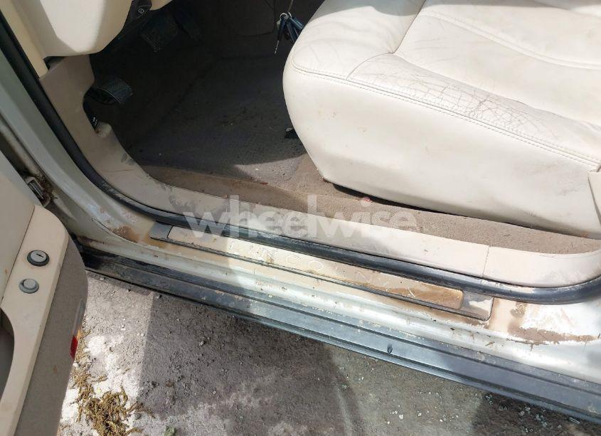 Photo 6 of 2005 Lincoln Town CAR (VIN 1LNHM82W35Y654826)