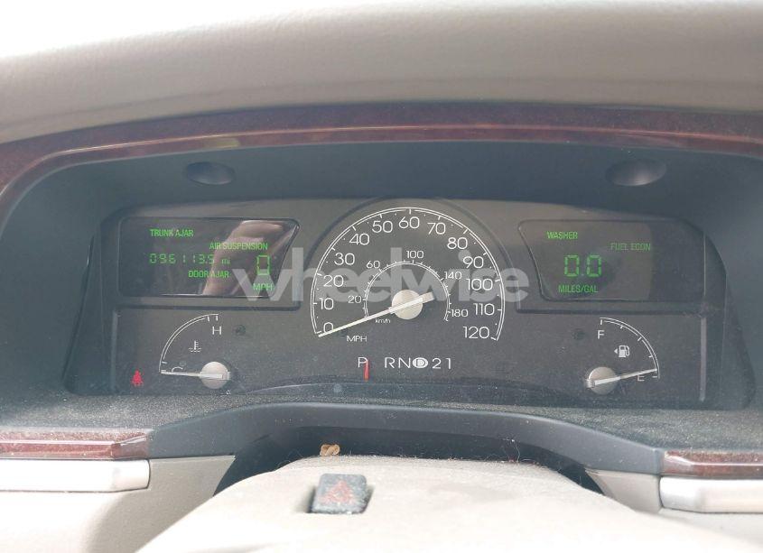 Photo 7 of 2005 Lincoln Town CAR (VIN 1LNHM82W35Y654826)