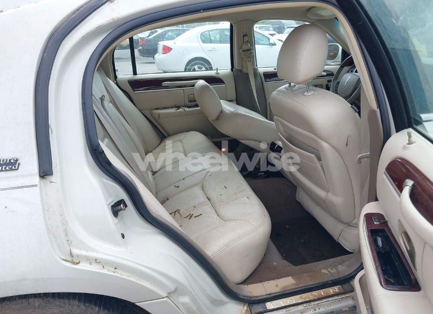 Photo 8 of 2005 Lincoln Town CAR (VIN 1LNHM82W35Y654826)