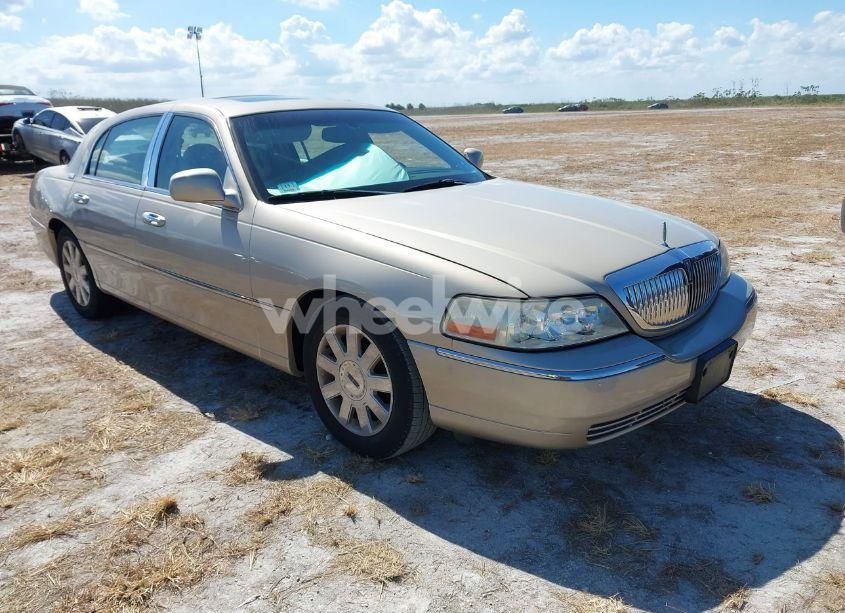 2005 Lincoln Town CAR SIGNATURE LIMITED (VIN 1LNHM82W35Y672243) main photo