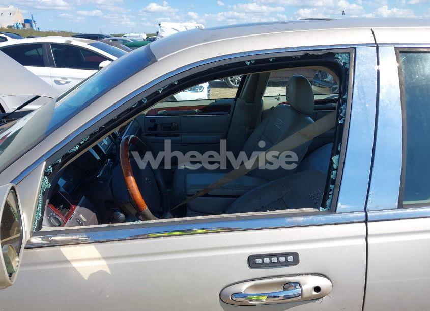 Photo 6 of 2005 Lincoln Town CAR SIGNATURE LIMITED (VIN 1LNHM82W35Y672243)