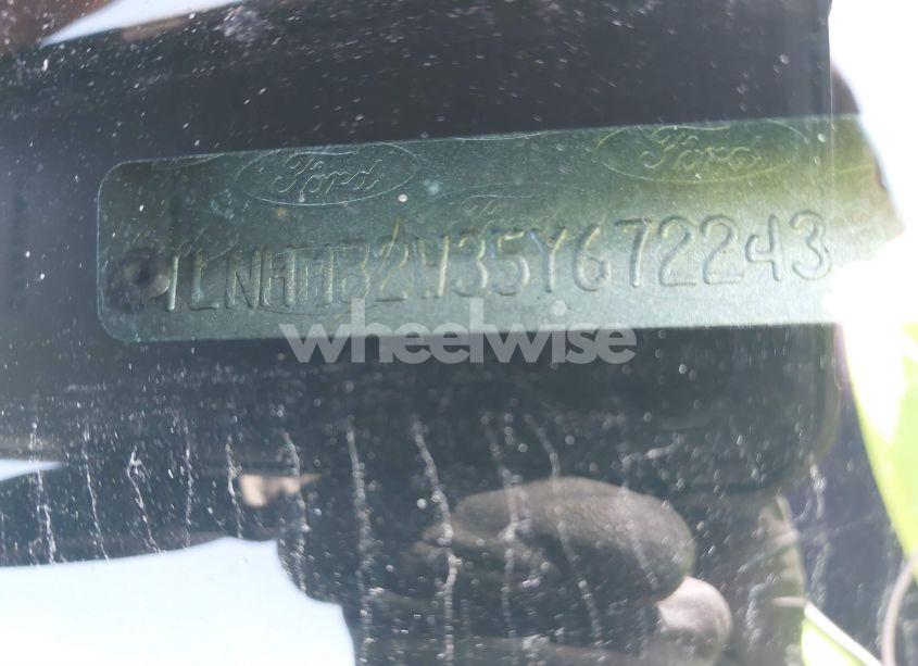 Photo 9 of 2005 Lincoln Town CAR SIGNATURE LIMITED (VIN 1LNHM82W35Y672243)