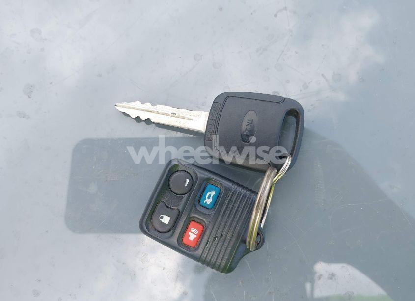 Photo 11 of 2000 Lincoln Town CAR SIGNATURE (VIN 1LNHM82W3YY859857)