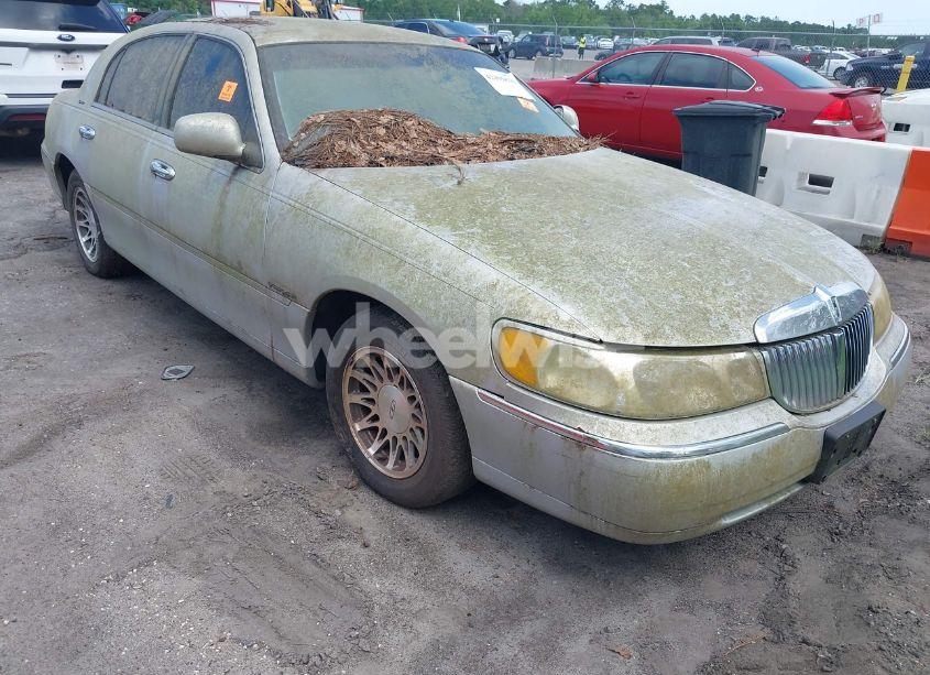 Photo 6 of 2000 Lincoln Town CAR SIGNATURE (VIN 1LNHM82W3YY859857)