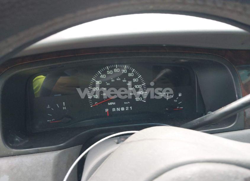 Photo 7 of 2000 Lincoln Town CAR SIGNATURE (VIN 1LNHM82W3YY859857)