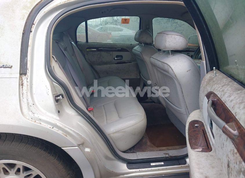 Photo 8 of 2000 Lincoln Town CAR SIGNATURE (VIN 1LNHM82W3YY859857)