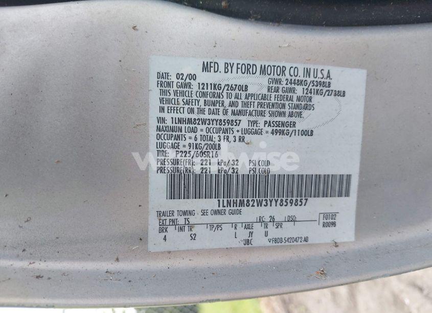 Photo 9 of 2000 Lincoln Town CAR SIGNATURE (VIN 1LNHM82W3YY859857)