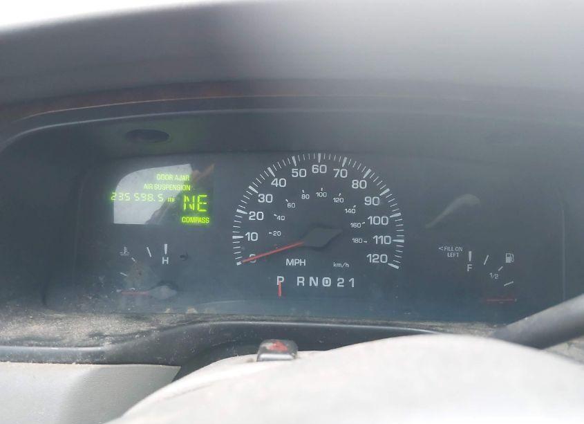 Photo 7 of 2001 Lincoln Town CAR SIGNATURE (VIN 1LNHM82W41Y658393)