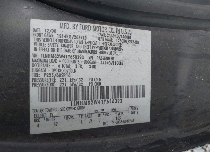 Photo 9 of 2001 Lincoln Town CAR SIGNATURE (VIN 1LNHM82W41Y658393)