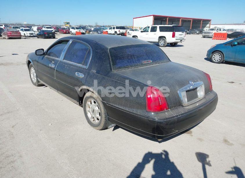 Photo 3 of 2001 Lincoln Town CAR SIGNATURE (VIN 1LNHM82W41Y724070)