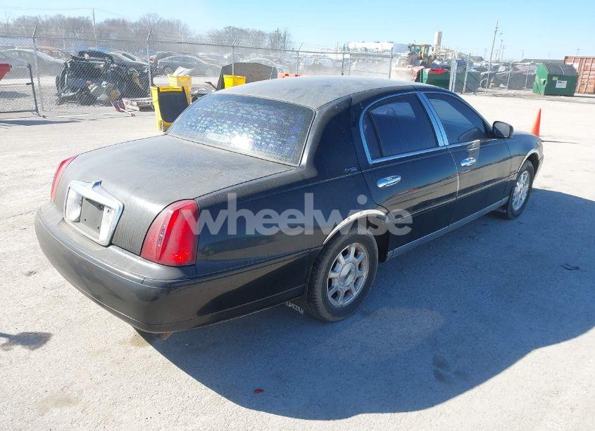 Photo 4 of 2001 Lincoln Town CAR SIGNATURE (VIN 1LNHM82W41Y724070)