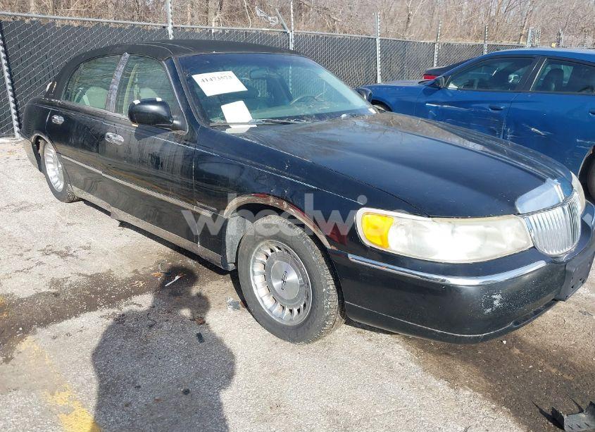2000 Lincoln Town CAR SIGNATURE (VIN 1LNHM82W4YY794291) main photo