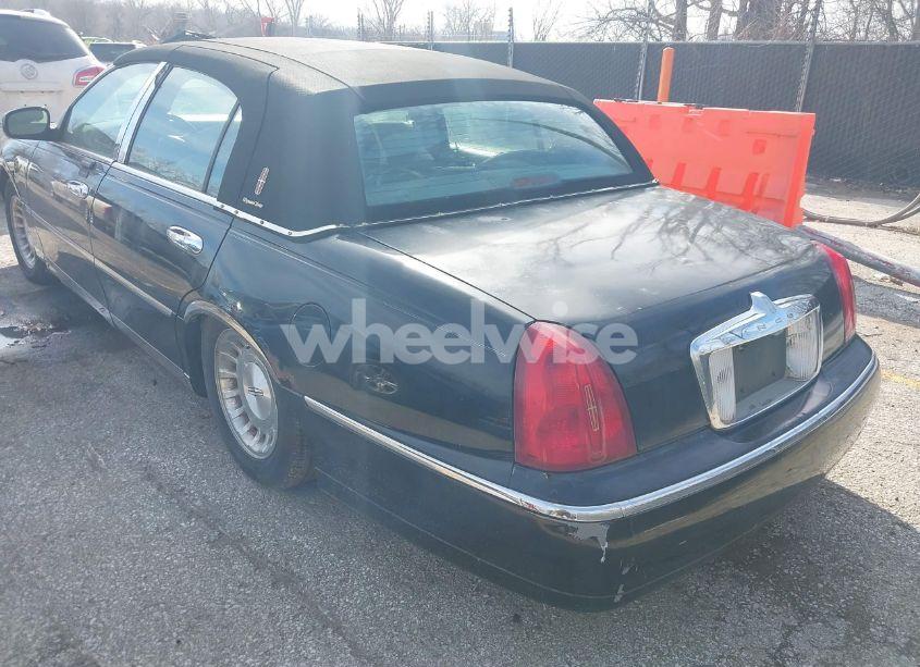 Photo 3 of 2000 Lincoln Town CAR SIGNATURE (VIN 1LNHM82W4YY794291)